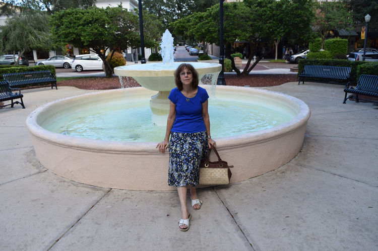 This image has an empty alt attribute; its file name is file.jpg